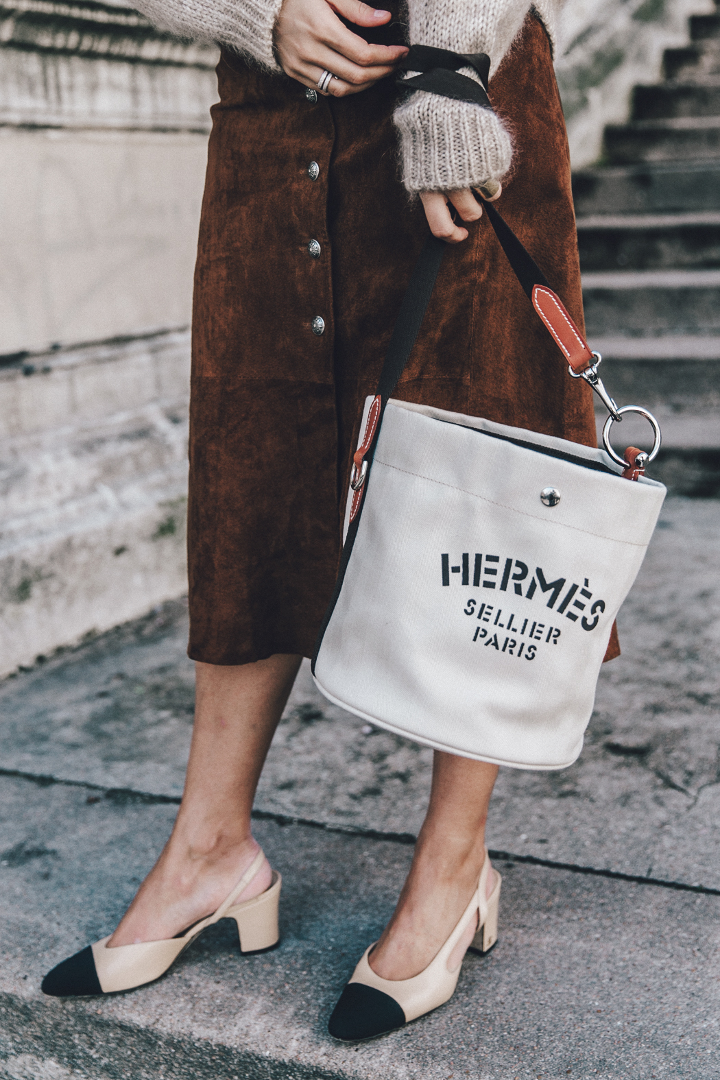 Vestiaire_Collective-Suede_Skirt-MIdi_Skirt-Hermes_Canvas_Bag-Chanel_Slingbacks-Outfit-Street_Style-35