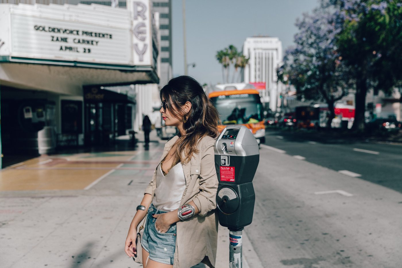 Levis_Shirt-GRLFRND_Denim-Chloe_Bag-Los_Angeles-Shorts-Outfit-Street_Style-Ray_Ban-Street_Style-Collage_Vintage-11