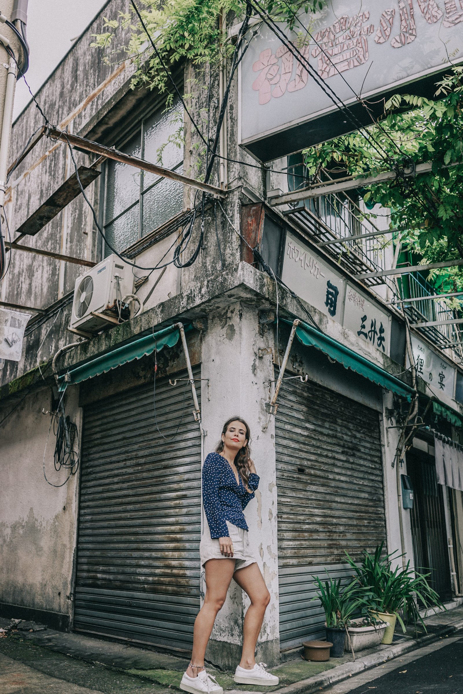 Tokyo_Travel_Guide-Outfit-Collage_Vintage-Street_Style-Reformation_Shorts-Realisation_Par_Stars_Blouse-Sneakers-Flea_Market_Backpack-80
