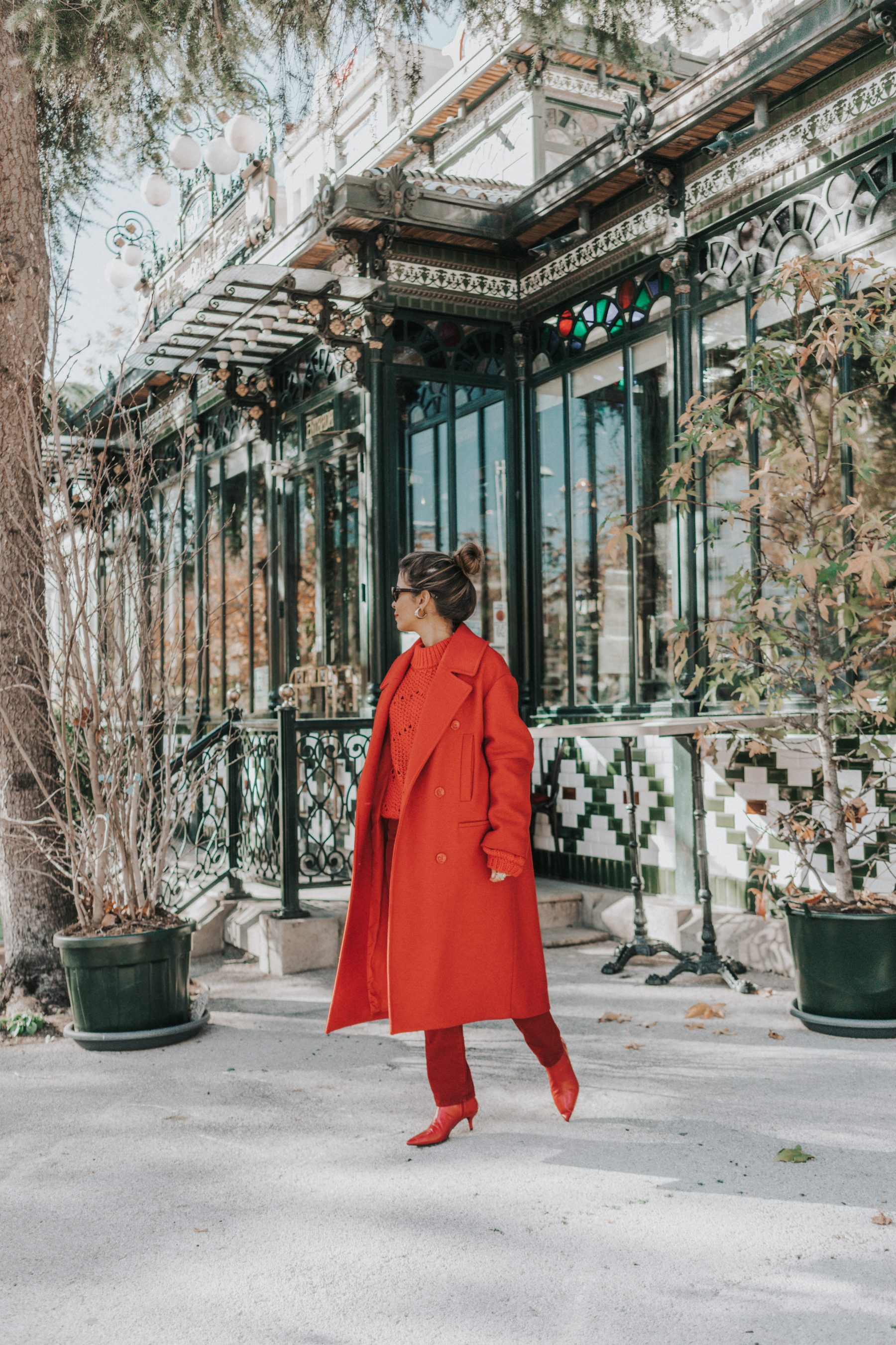 Total red outfit wearing H&M